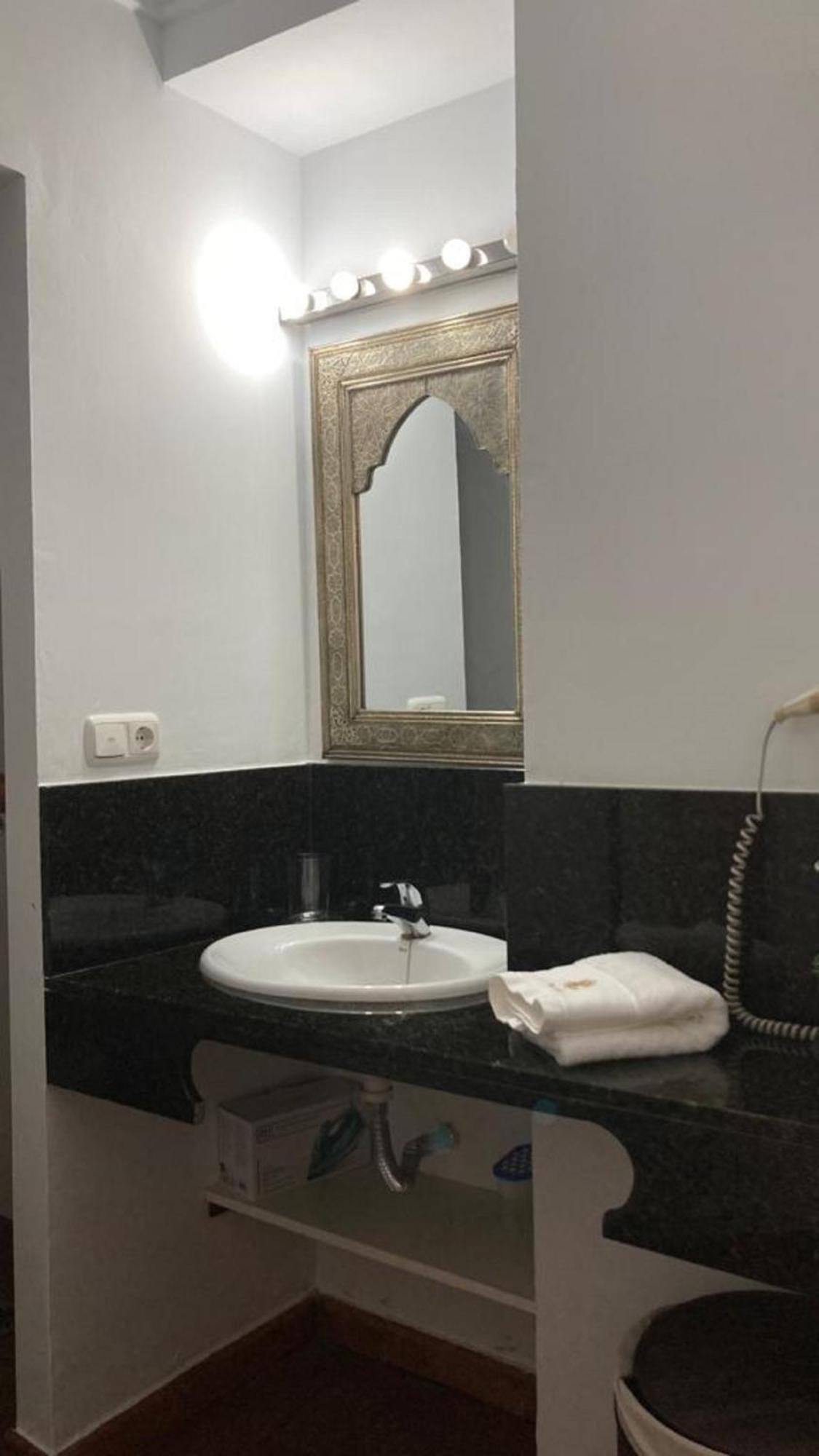 Pangsapuri Adanar-apartamentos Muralla Ziri *