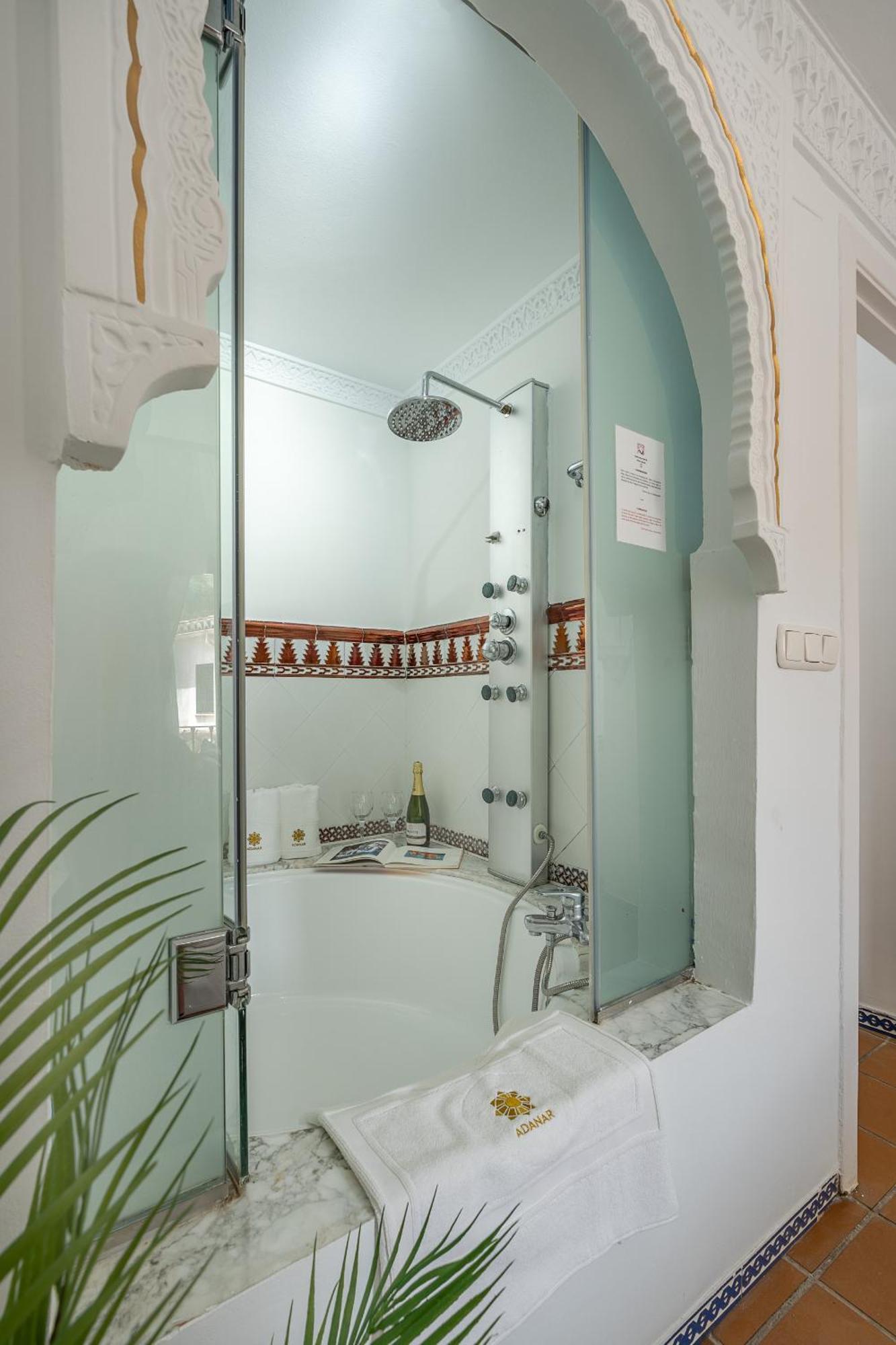 Pangsapuri Adanar-apartamentos Muralla Ziri Granada