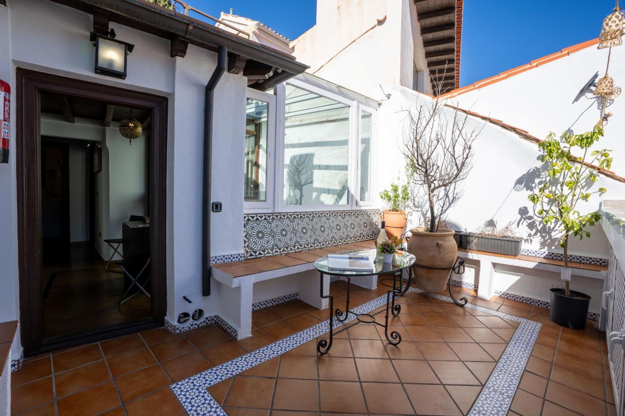 Pangsapuri Adanar-apartamentos Muralla Ziri Granada